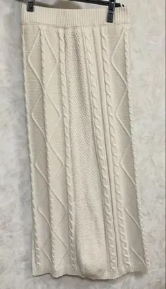 ホワイト ケーブルニット タイトロングスカート サイズF 新品未使用　タグ付き