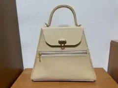 011.ハンドバッグ　牛革　ハンドメイド　クリーム色