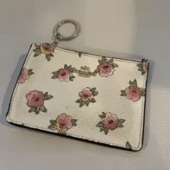 COACH花柄ホワイトパスケース キーホルダー付き