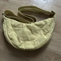 UNIQLO⭐︎ラウンドミニショルダーバッグ yellowのサムネイル