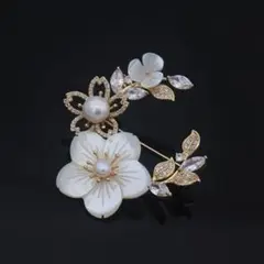 桜ブローチ シェル風 卒園 入園 卒業 入学式 冠婚葬祭 華やか 上品 白×金