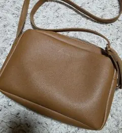 ブラウン　ショルダーバッグ