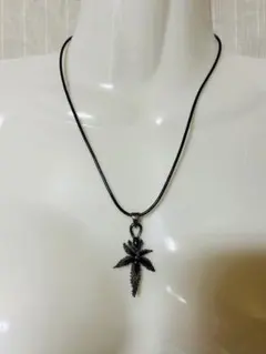 [新品]葉形ネックレス