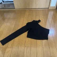 オフショルダー 黒 トップス 片袖