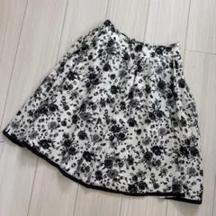 レストローズ 花柄スカート