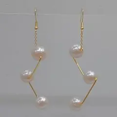 淡水本真珠・ピアス・アンバランス・スイング・ひっかけタイプ・ゴールド色
