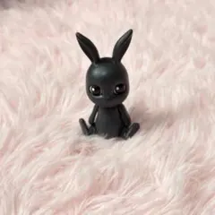 カプセルドール　うさぎ　黒