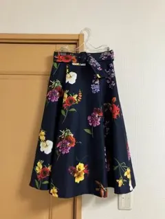 リランドチュール ボタニカルプリントフレアスカート ベルト付き ネイビー