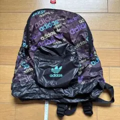 adidas ロゴバックパック 黒/紫/青