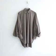 □美品￼LE PHIL SOLOTEX￼スタンドカラーノースリーブブラウスモカ
