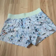 GapFit ショートパンツ Sサイズ 総柄　小花のサムネイル