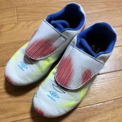 キッズ　サッカー　靴　白