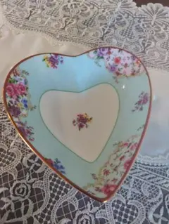 Royal Albert Sitting Pretty ハートトレイのサムネイル