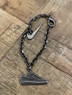 スニーカーアクセサリー　ナイキエアフォース1 '07のシルバーチェーン・チャーム