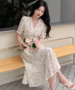 SHEIN 花柄 Vネック パフスリーブ ワンピース ベージュ