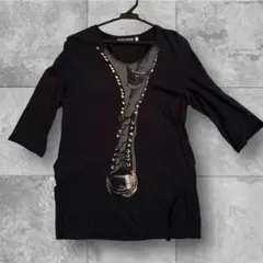 靴プリント 黒 長袖Tシャツ