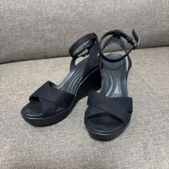 crocs 黒いウェッジソールサンダル