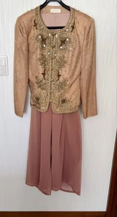 フォーマル、金糸刺繍のパーティ用上着とシフォンフレアーパンツセット。