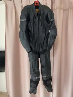 革ツナギ
