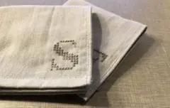 刺繍　タオルハンカチ　K