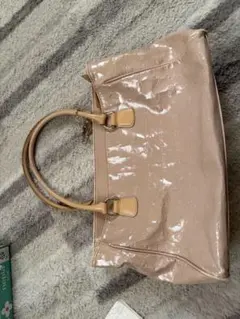 ベージュ パテントレザー ハンドバッグ