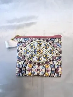 ハンドメイド　刺繍ミニポーチ