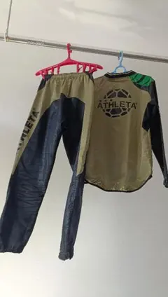 ATHLETA ピステ上下セット GOLD/BLACK