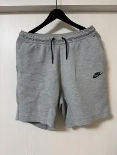 ☆NIKE ナイキ　テックフリース　ショートパンツ グレー Mサイズのサムネイル