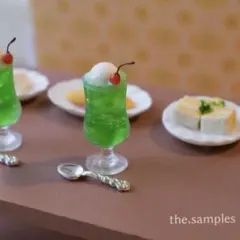ミニチュアフード　喫茶店のクリームソーダ　メロンソーダ