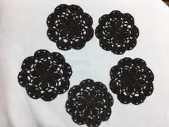 黒いレースのドイリー