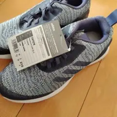 adidas　キッズスニーカー２１センチ