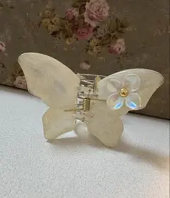 蝶の形 ヘアクリップ クリア