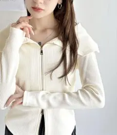 mily bilet アイボリー ダブルジップ オフショルダー 長袖トップスのサムネイル