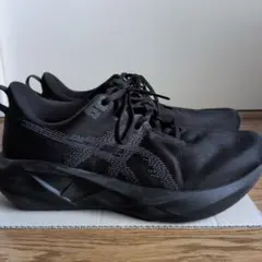ご*ん様 novablast アシックス ランニングシューズ28.5wide