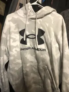 UNDER ARMOUR 迷彩柄 フード付きパーカー