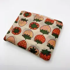 【新品未使用】エコバッグ　いちご柄　折りたたみ サブバッグ　お買い物