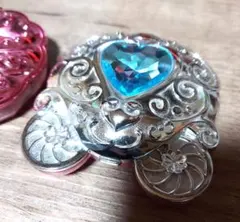 たまごっちp's ピース たまデコピアス フェアリーチェンジ - メルカリ