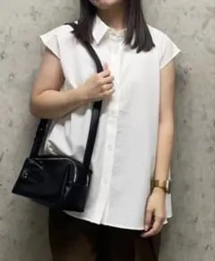 新品タグ付き　LOWRYSFARM バックリボンシャツのサムネイル