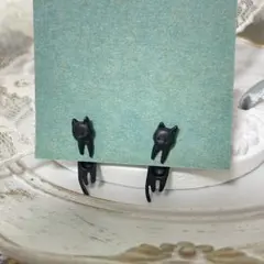 猫のデザインピアス