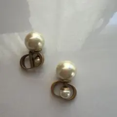 Diorホワイトパール ピアス(両耳用)本物です