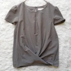 index 半袖カットソー Tシャツ カーキ 無地 シンプル タック入 Mサイズのサムネイル