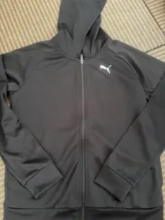 PUMA フード付きパーカー Mサイズ