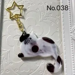 レジン飛びつき猫ちゃんチャーム - メルカリ