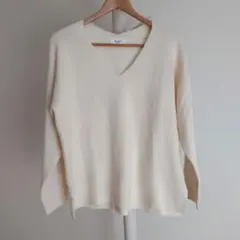 【未使用に近い】Té chichi クリーム Vネック 長袖ニット