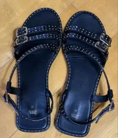 ZARA スタッズ フラットサンダル ブラック 39のサムネイル