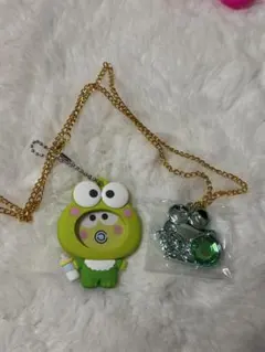 サンリオ フォトバッジ付きマスコット けろけろけろっぴ とペンダント