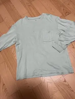 ユニクロ長袖カットソー 薄いグリーン 150