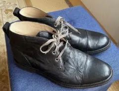 UGGのブラックレザーチャッカブーツのサムネイル