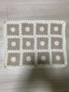 モチーフ編み　マルチカバー　かぎ針編み　グラニースクエア