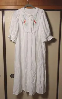 刺繍入りホワイトロングワンピース